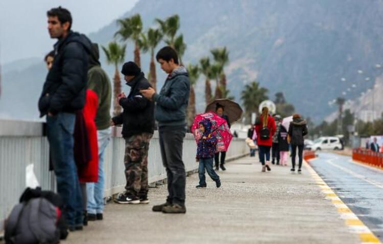 Turistler 'kırmızı alarm'a aldırmadı! 19