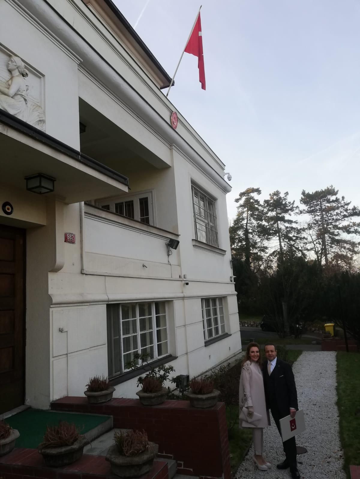 Egemen Bağış'tan Zeman'a güven mektubu! Prag kalesine Türk bayrağı çekildi... 2