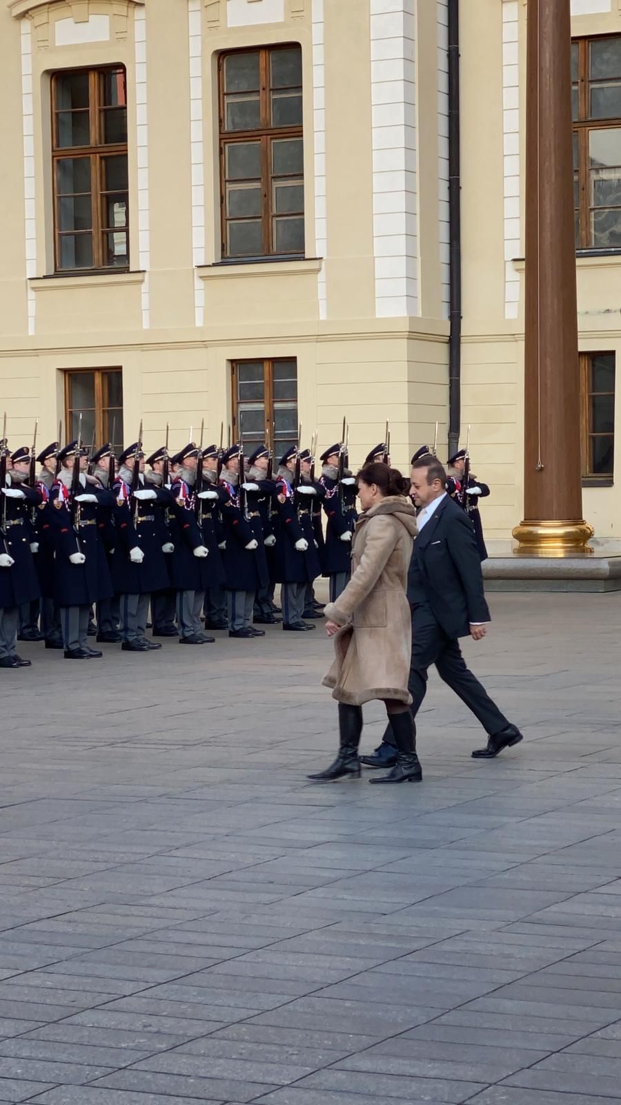 Egemen Bağış'tan Zeman'a güven mektubu! Prag kalesine Türk bayrağı çekildi... 7