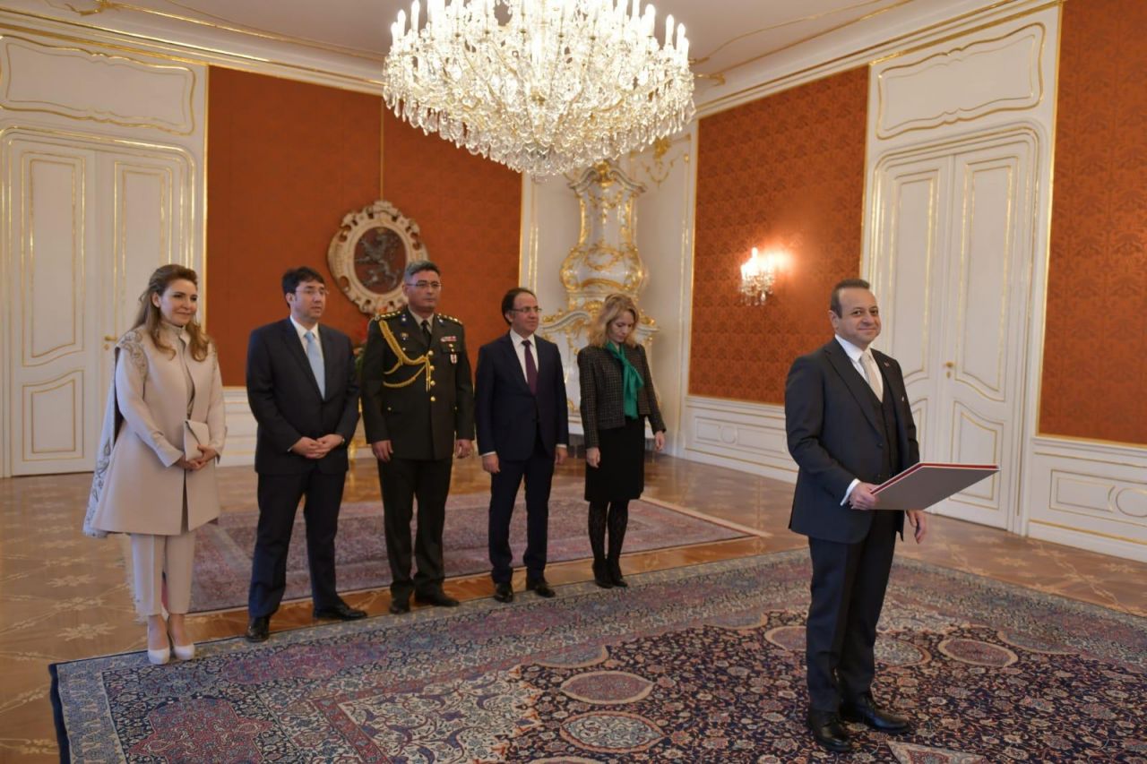 Egemen Bağış'tan Zeman'a güven mektubu! Prag kalesine Türk bayrağı çekildi... 15