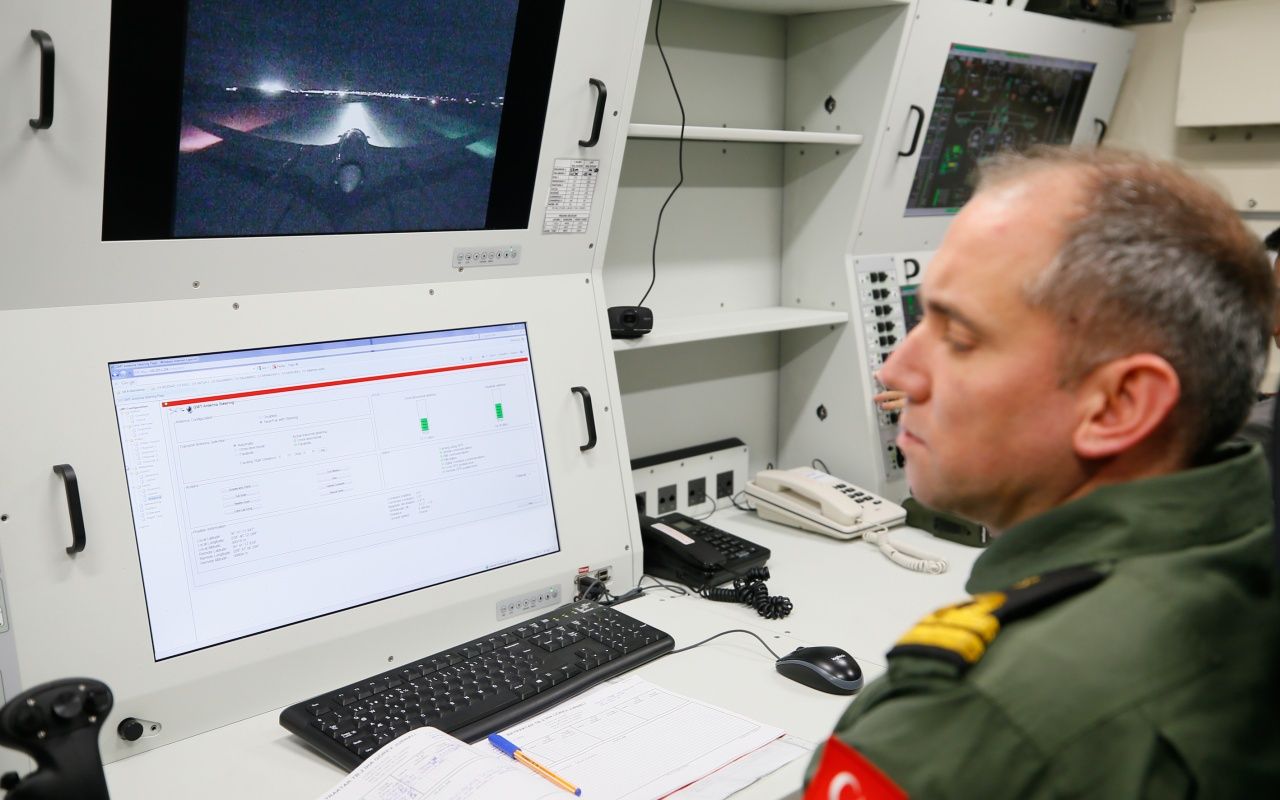 Türkiye'den havalanan İHA, KKTC Geçitkale Havalimanı'na iniş yaptı! 25