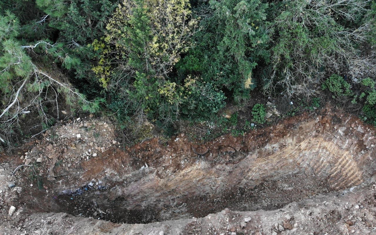 Büyükada’da kazılan dev çukurlar havadan görüntülendi 4