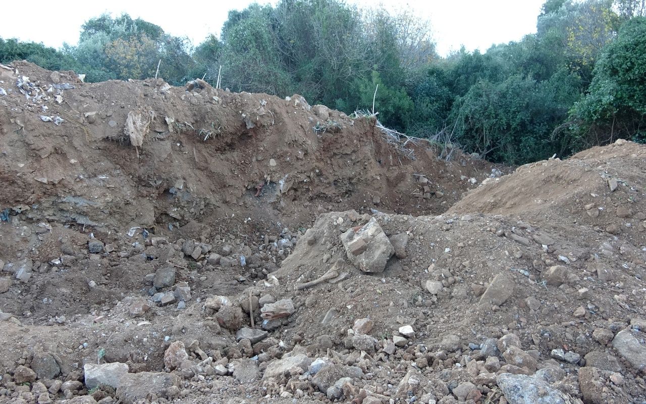 Büyükada’da kazılan dev çukurlar havadan görüntülendi 7