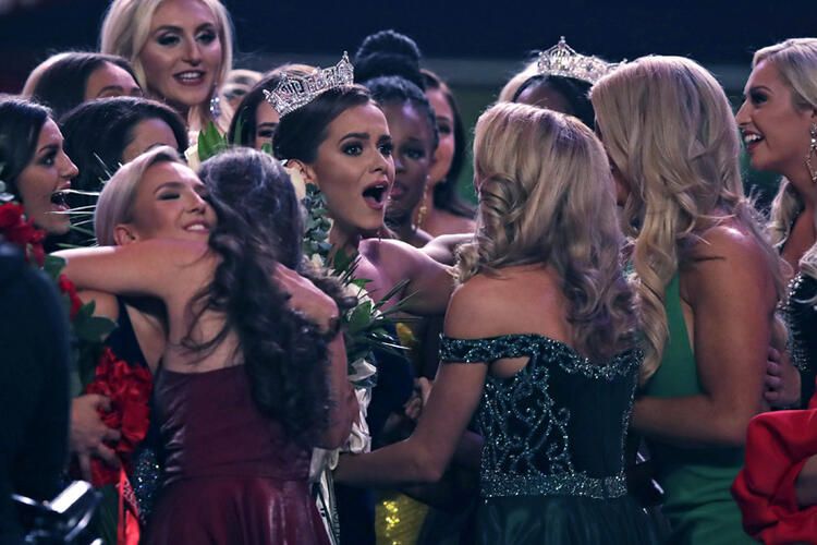 Bikini giymedi deney yapıp kraliçe seçildi! 7