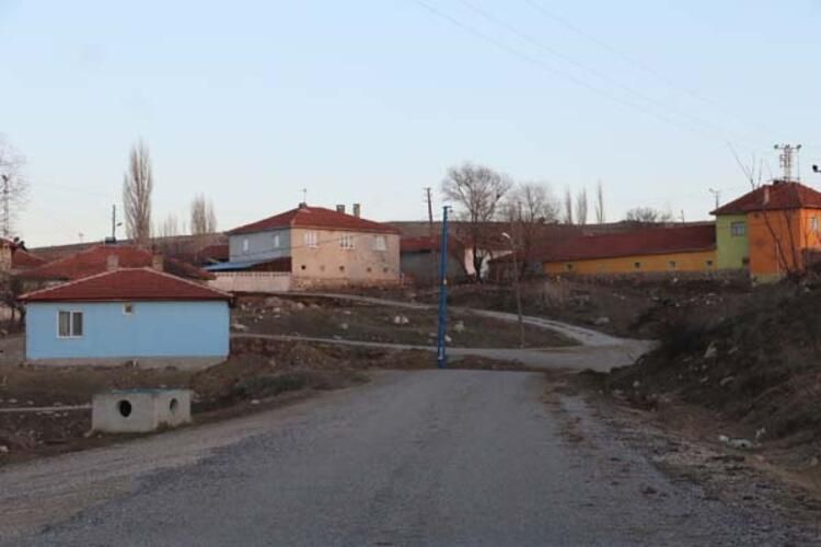 Tarlada bulduğu taşı banka kasasına koydu! 10