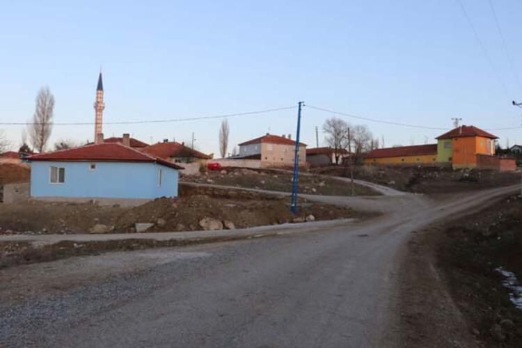 Tarlada bulduğu taşı banka kasasına koydu! 11