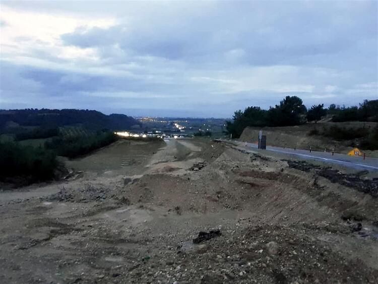 Metrekareye 182 kilogram yağdı! Yol çöktü... 5