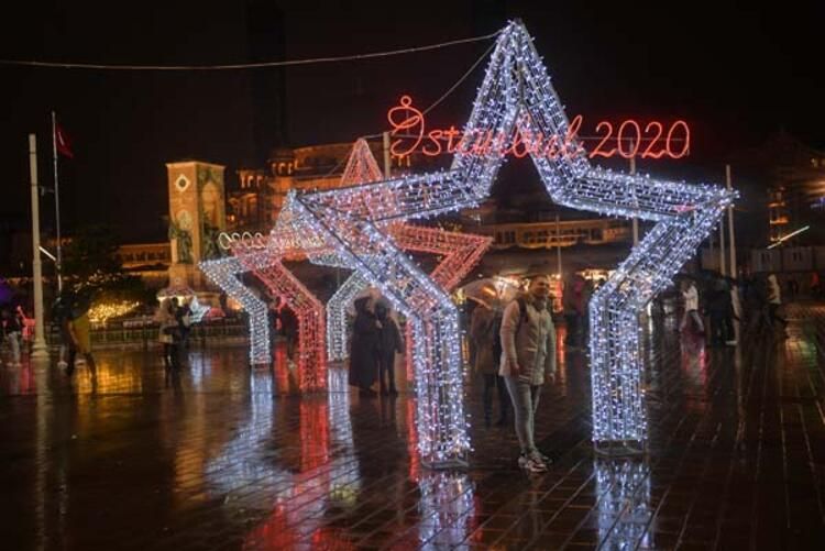 Taksim ve İstiklal Caddesi yeni yıl için ışıl ışıl! 2