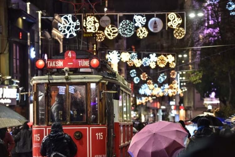 Taksim ve İstiklal Caddesi yeni yıl için ışıl ışıl! 4