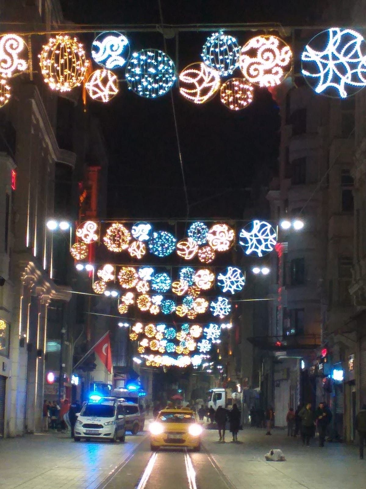Taksim ve İstiklal Caddesi yeni yıl için ışıl ışıl! 8