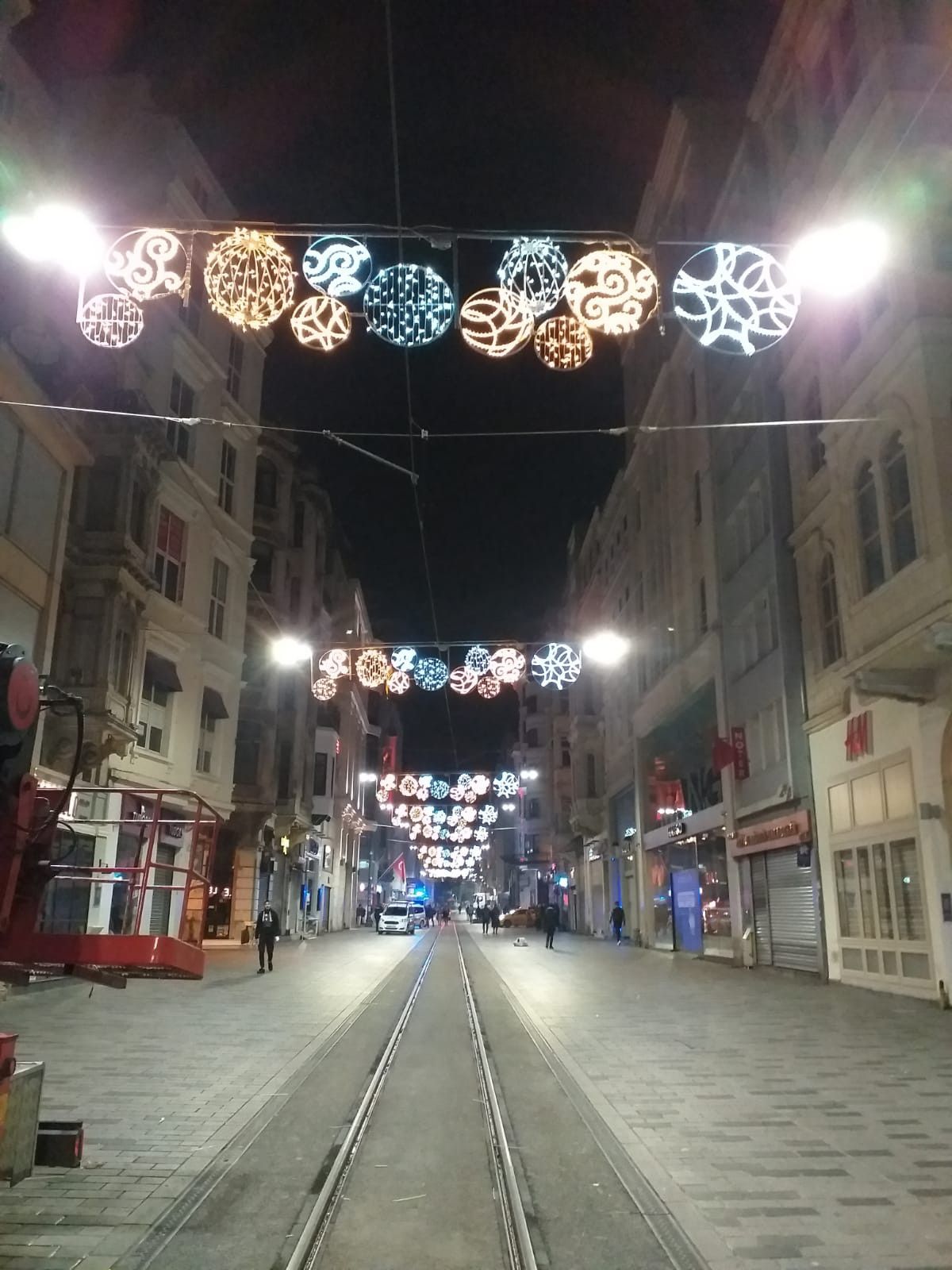 Taksim ve İstiklal Caddesi yeni yıl için ışıl ışıl! 10