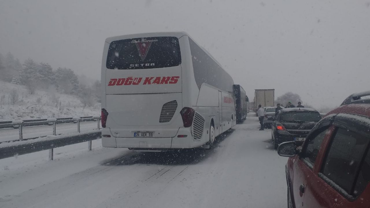 Bursa Ankara Karayolu kar nedeniyle ulaşıma kapandı! 5