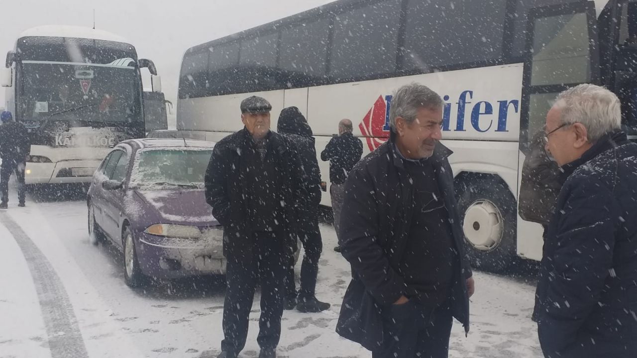 Bursa Ankara Karayolu kar nedeniyle ulaşıma kapandı! 6