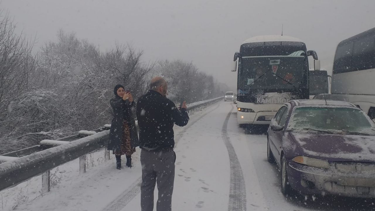 Bursa Ankara Karayolu kar nedeniyle ulaşıma kapandı! 7
