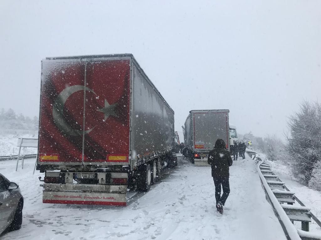 Bursa Ankara Karayolu kar nedeniyle ulaşıma kapandı! 8