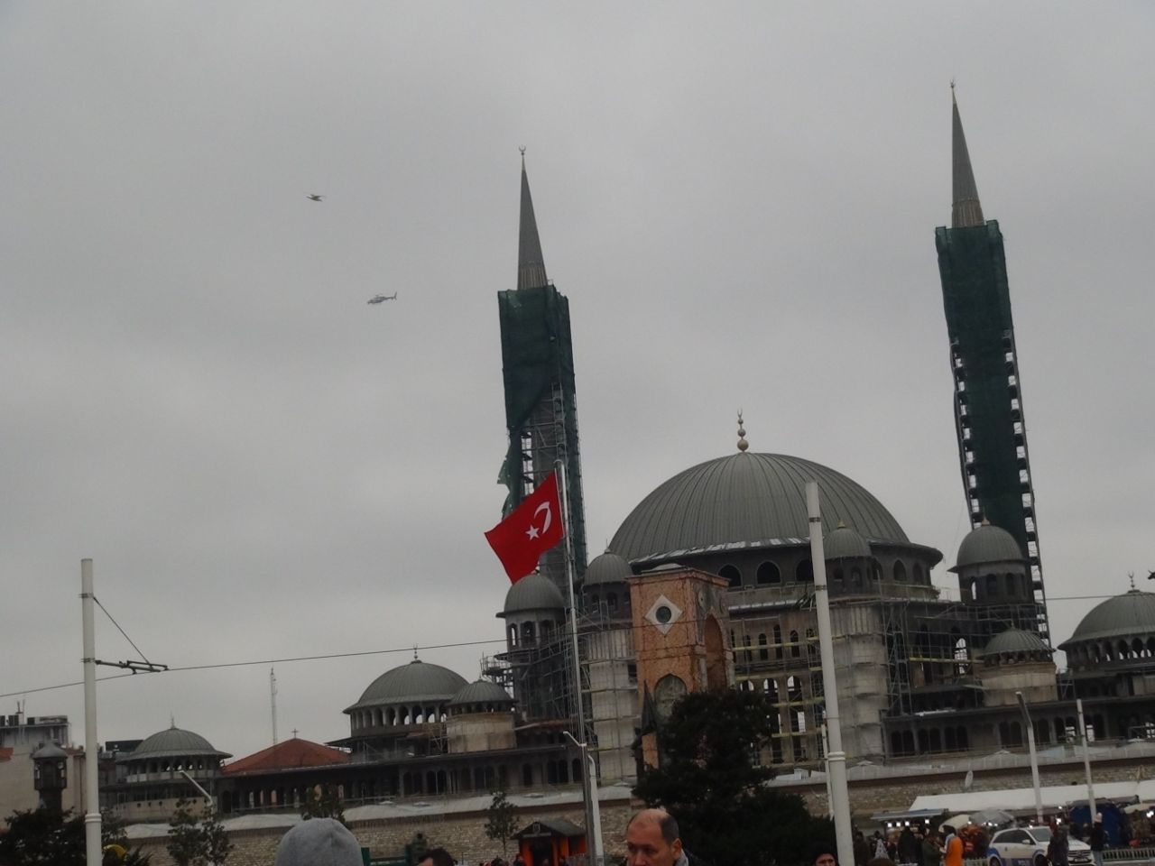 Taksim'de yeni yıl! Güven timleri kuş uçurtmuyor... 3