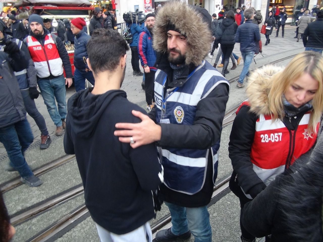 Taksim'de yeni yıl! Güven timleri kuş uçurtmuyor... 4