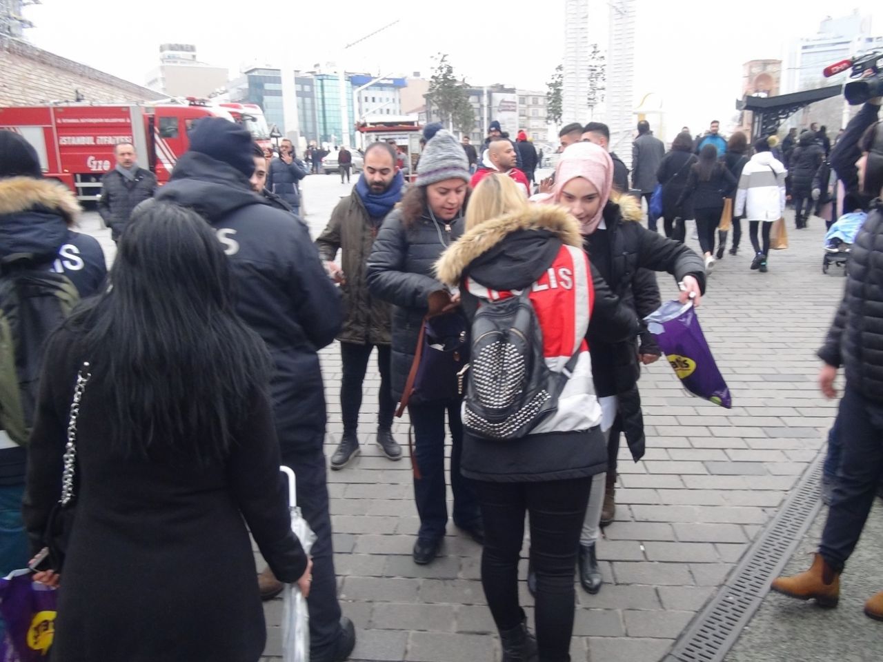Taksim'de yeni yıl! Güven timleri kuş uçurtmuyor... 11