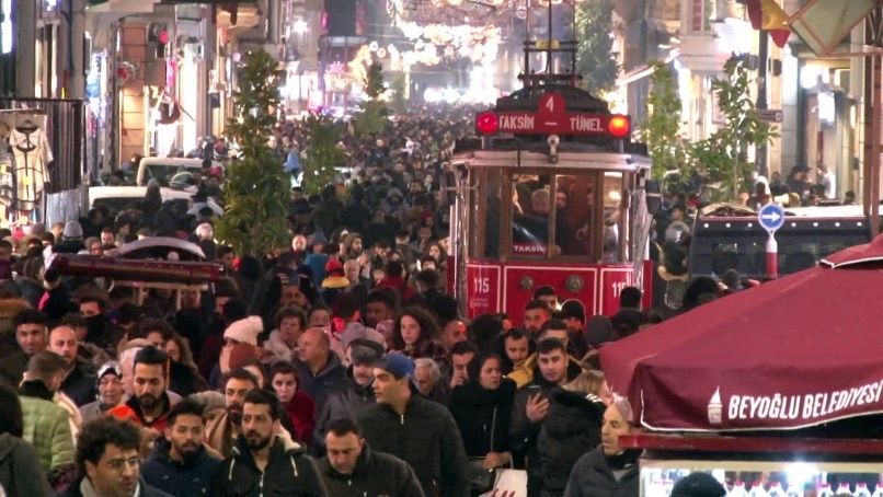 Taksim'de yeni yıl! Güven timleri kuş uçurtmuyor... 15