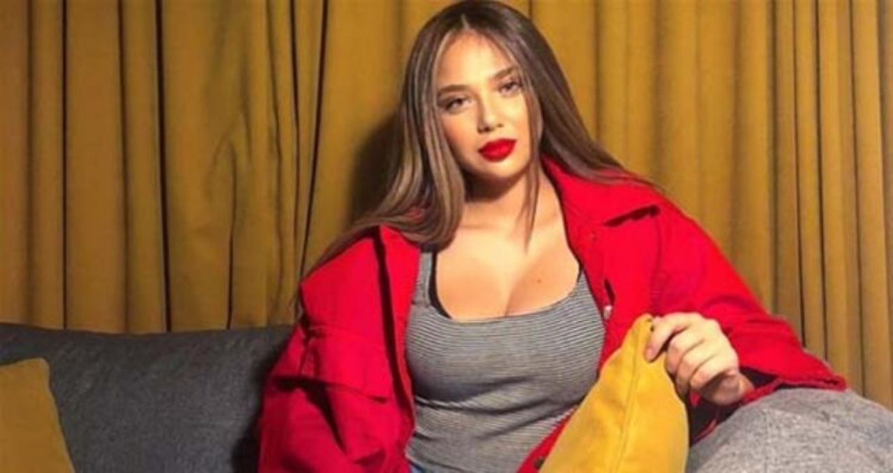 Çılgın fenomen Merve Taşkın'dan kırmızı çamaşırlı 2020 paylaşımı! 27