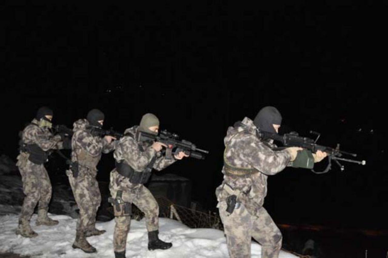 1350 rakımda eller tetikte yeni yıla girdiler! 7