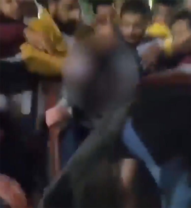 Aralarına aldıkları kadına defalarca.. 11