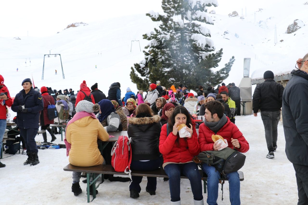 Türkiye kar yağışının etkisinde! İşte il il durum 10