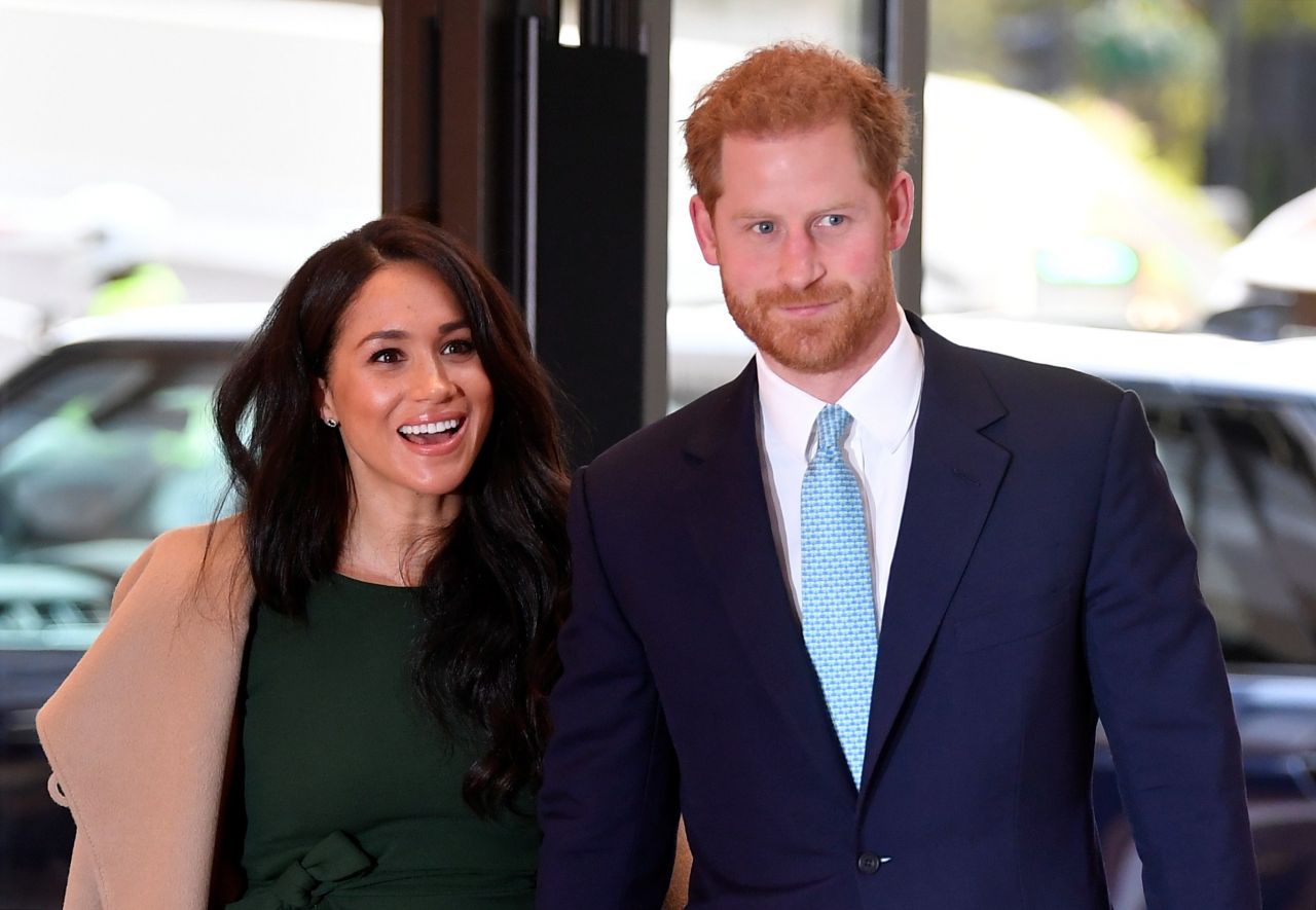 Prens Harry ve eşi Düşes Meghan Markle Kraliyet'ten çekiliyor! 8