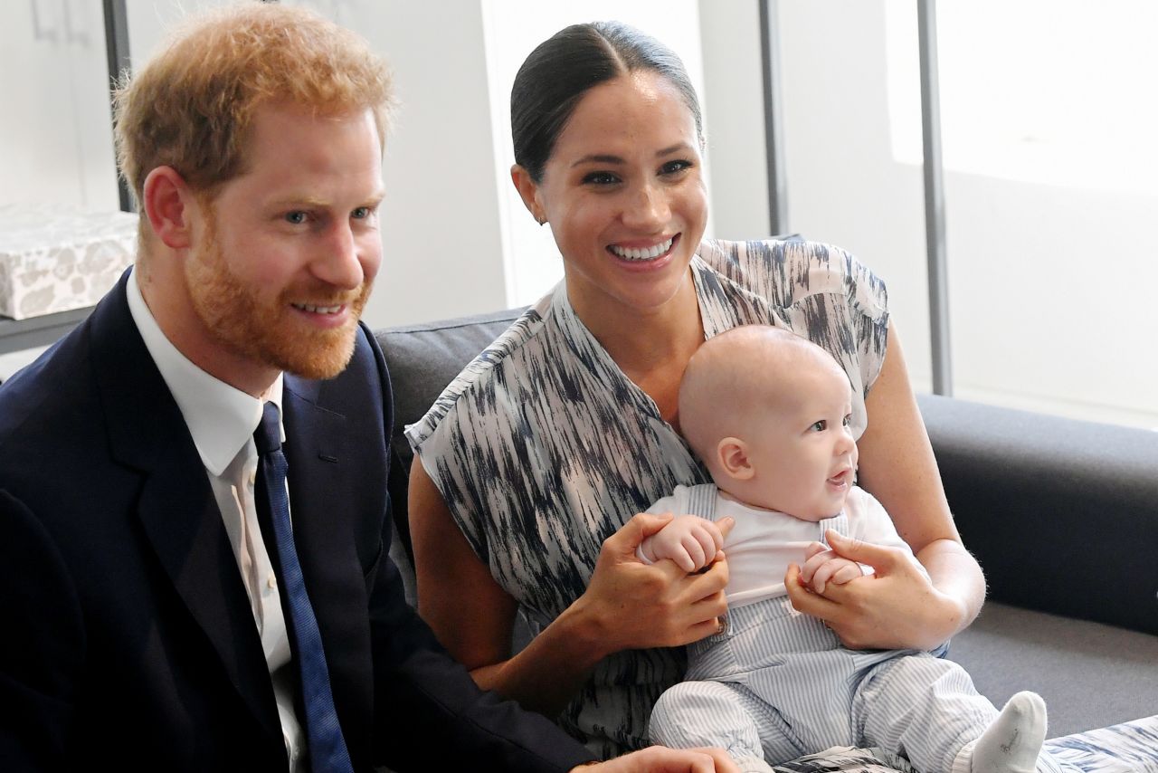 Prens Harry ve eşi Düşes Meghan Markle Kraliyet'ten çekiliyor! 3