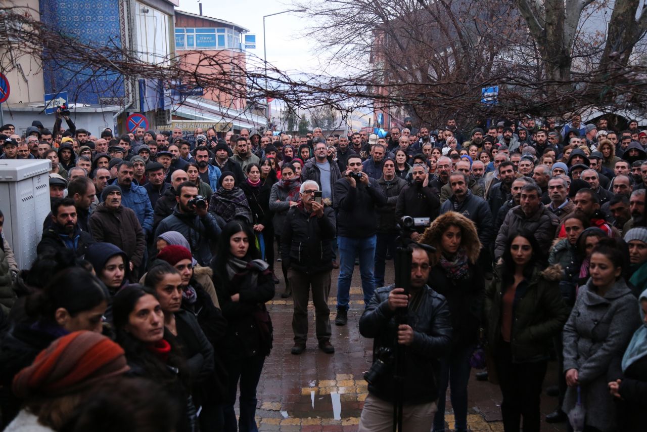 İğrenç olay! Esnafın bilgisayarından çıktı halk sokağa döküldü... 2