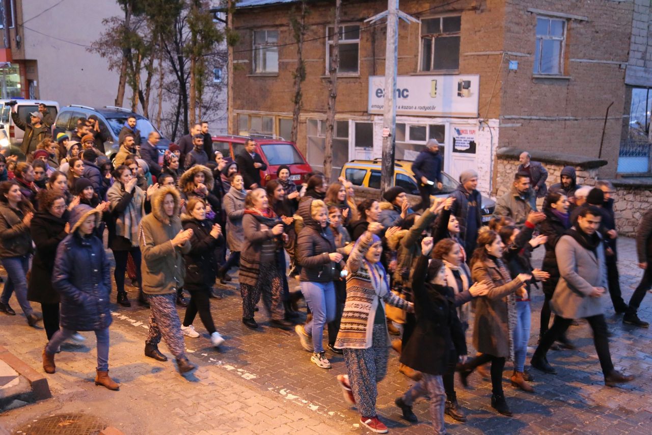 İğrenç olay! Esnafın bilgisayarından çıktı halk sokağa döküldü... 8