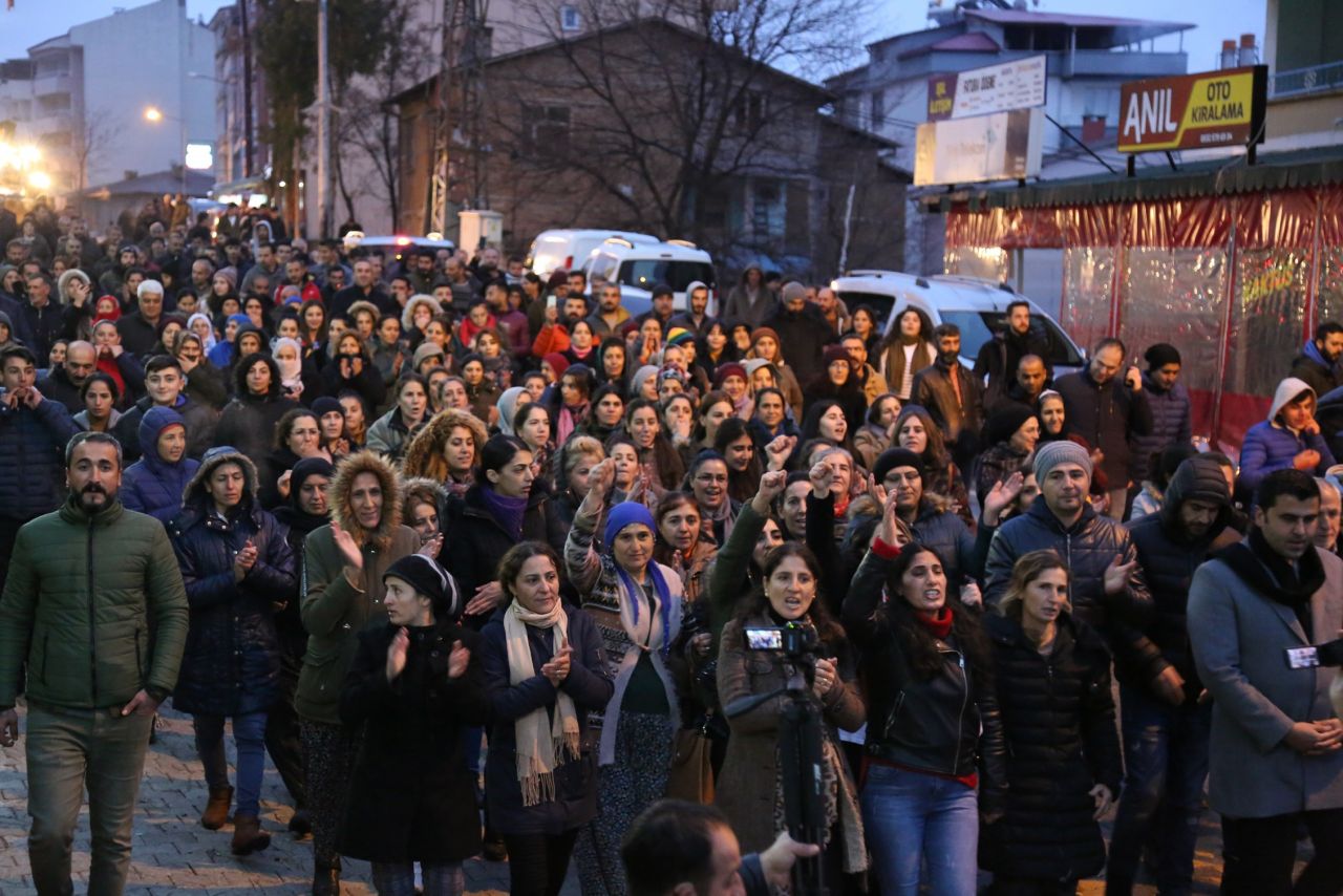 İğrenç olay! Esnafın bilgisayarından çıktı halk sokağa döküldü... 9