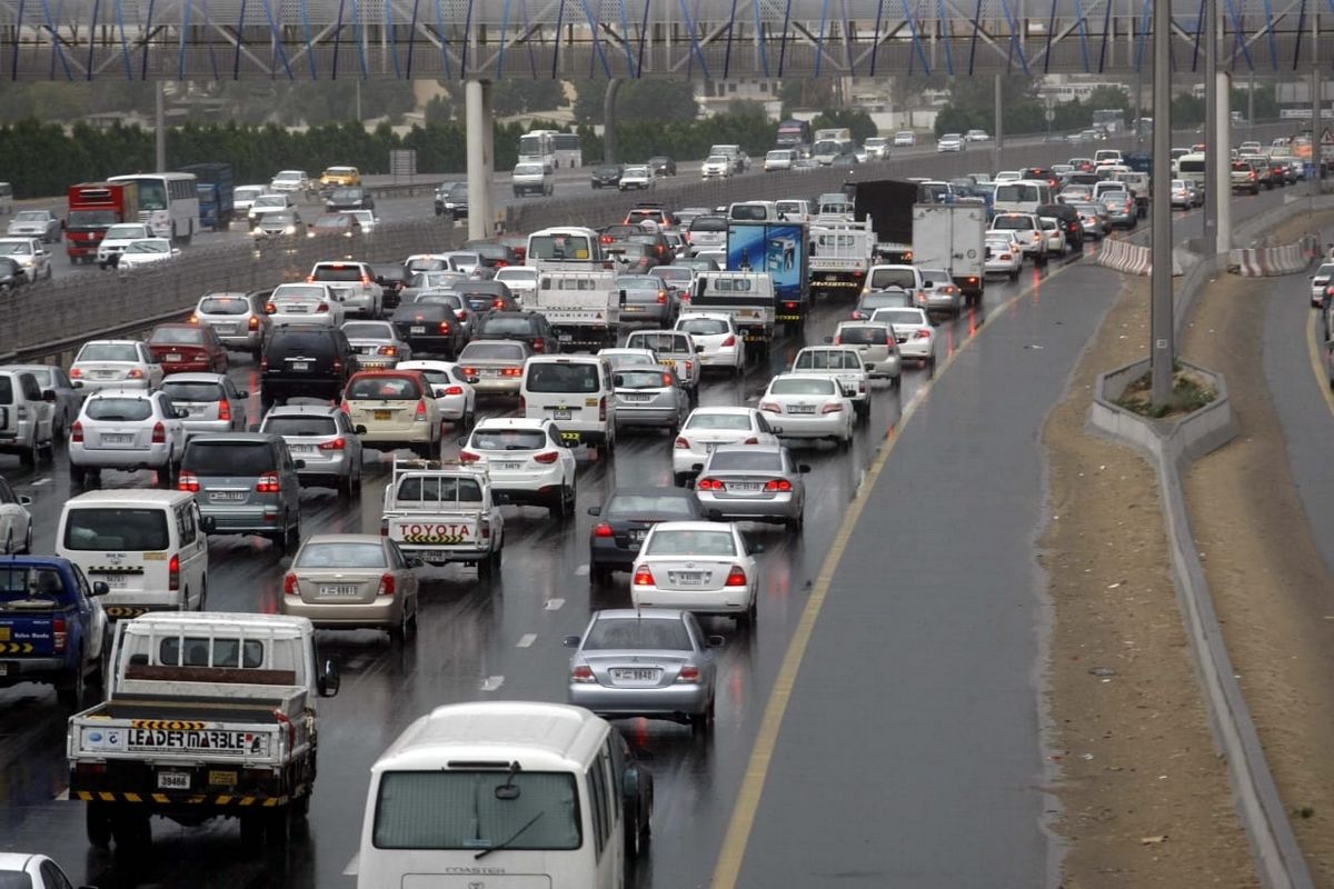 Dubai, yağmura teslim oldu! Tüm uçuşlar iptal... 6