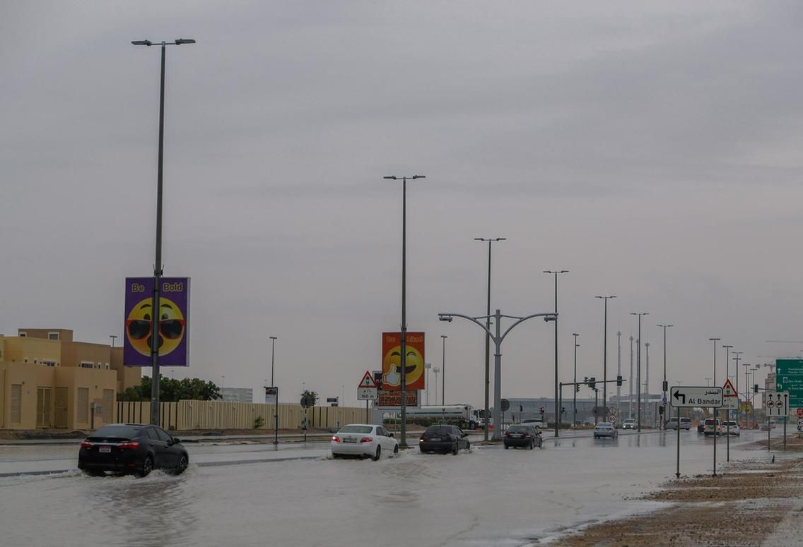 Dubai, yağmura teslim oldu! Tüm uçuşlar iptal... 4