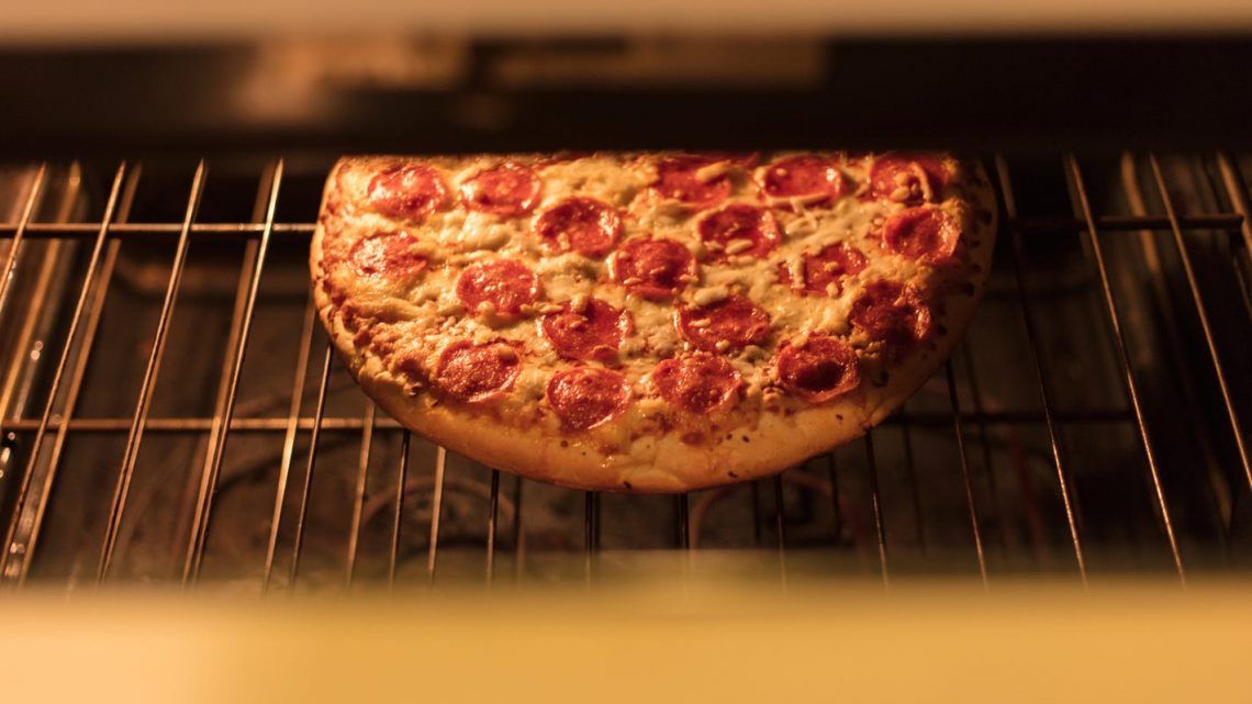 Pizza diye yılan pişirdiler! 2