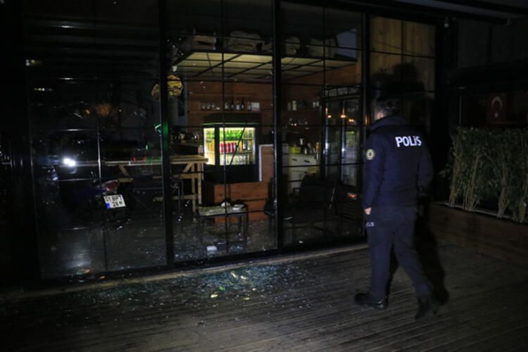 Öfke nöbeti geçiren kadın cam çerçeve bırakmadı! 3