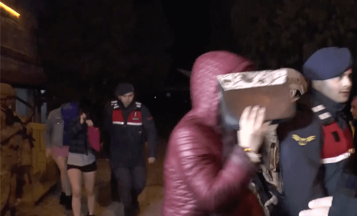 Denizli'de fuhuş çetelerine operasyon! 71 gözaltı 7