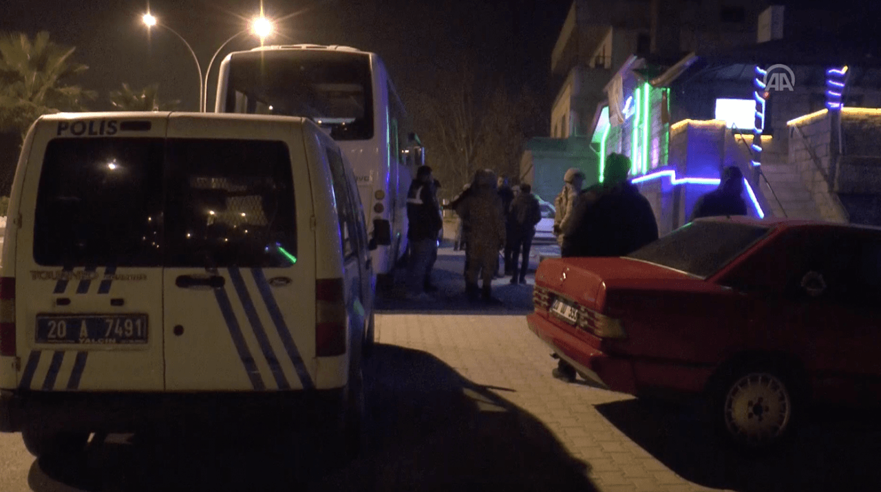 Denizli'de fuhuş çetelerine operasyon! 71 gözaltı 1