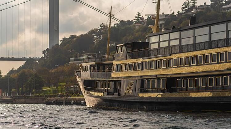Yüzen ilk mağaza İstanbul Boğazı'nda hizmete girdi! 1