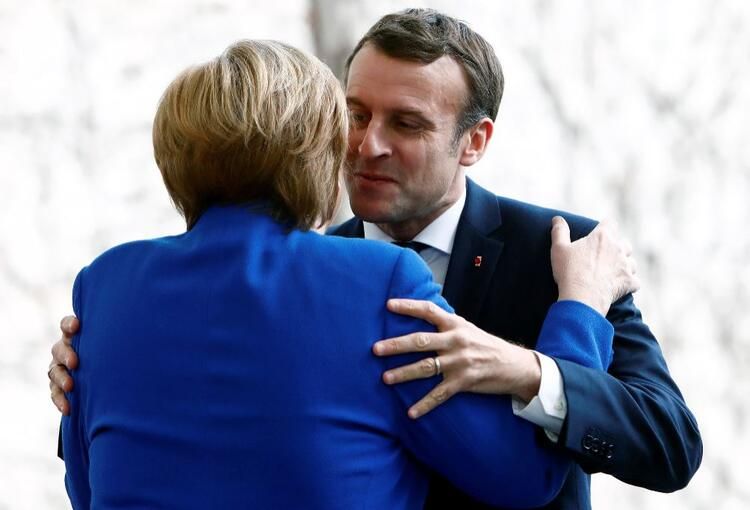 Merkel'den Macron'a samimi karşılama! 3
