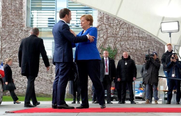 Merkel'den Macron'a samimi karşılama! 7