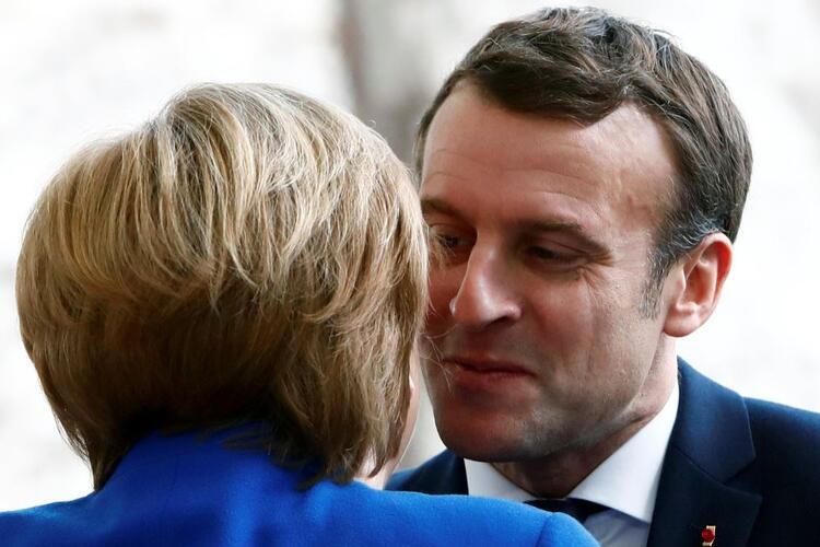 Merkel'den Macron'a samimi karşılama! 1