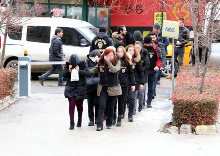 Masaj salonu adı altında fuhuş yapıyorlardı! 9