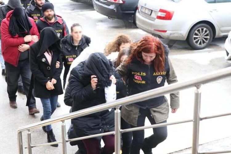 Masaj salonu adı altında fuhuş yapıyorlardı! 11