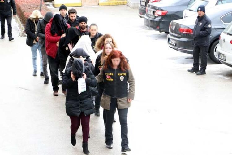 Masaj salonu adı altında fuhuş yapıyorlardı! 2