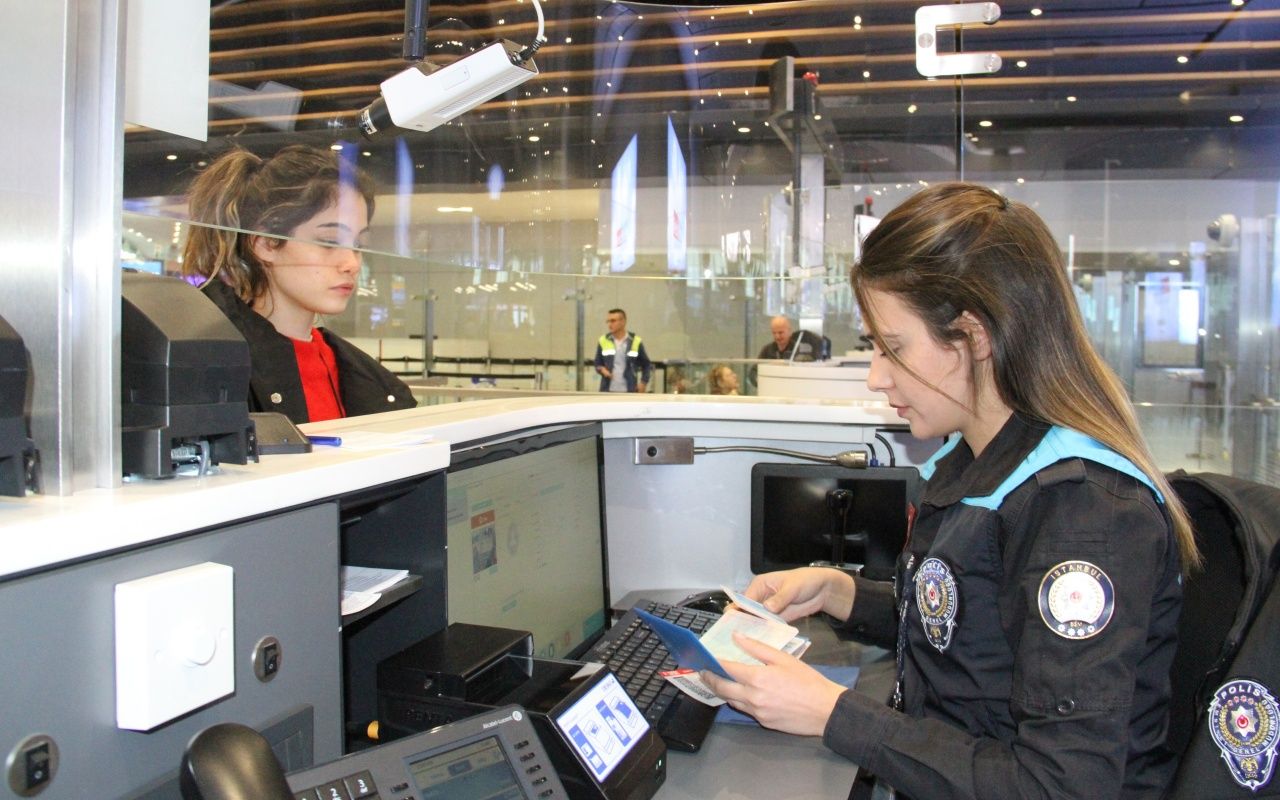 Eleştirilen pasaport polisi kıyafeti değiştirildi 2