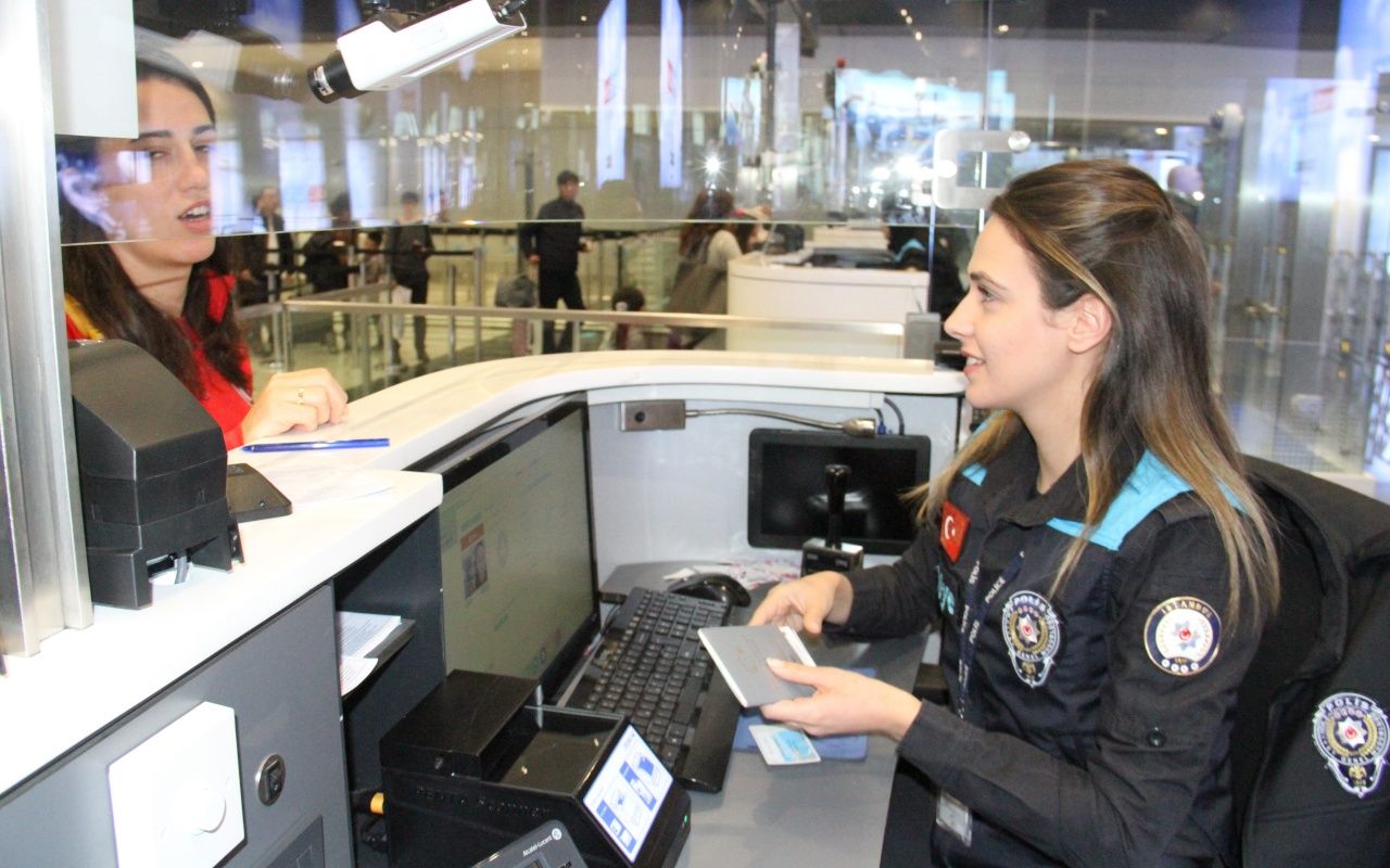 Eleştirilen pasaport polisi kıyafeti değiştirildi 4