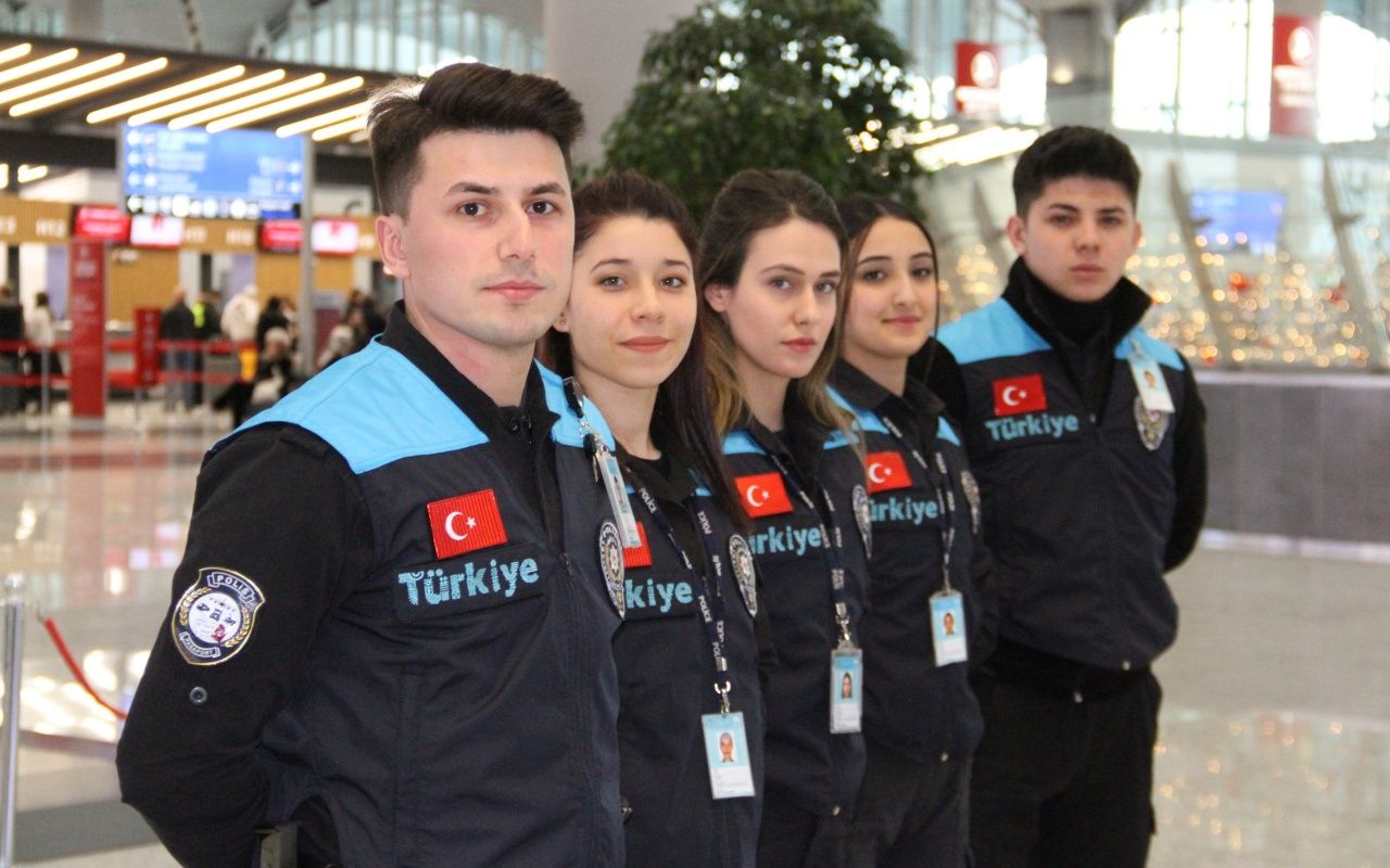 Eleştirilen pasaport polisi kıyafeti değiştirildi 7