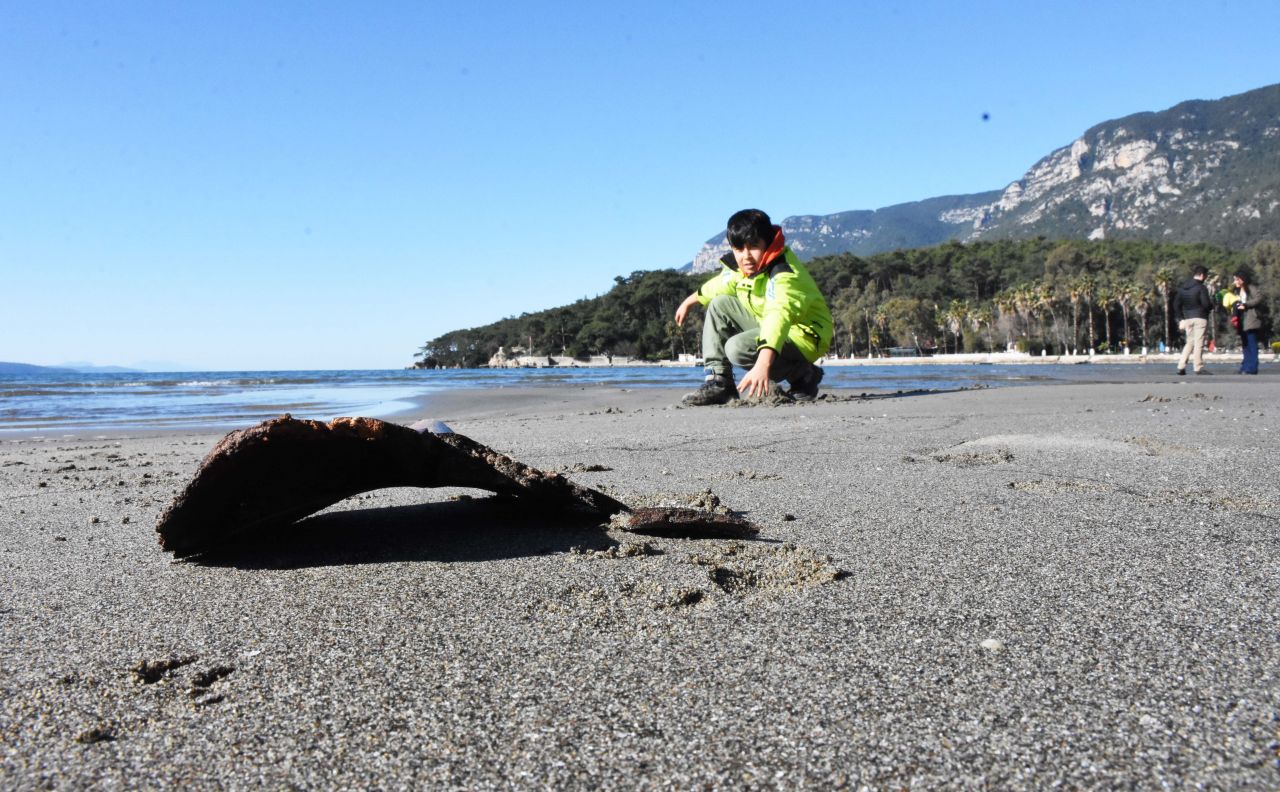 Akyaka'da deniz suyu 30 metre çekildi 2
