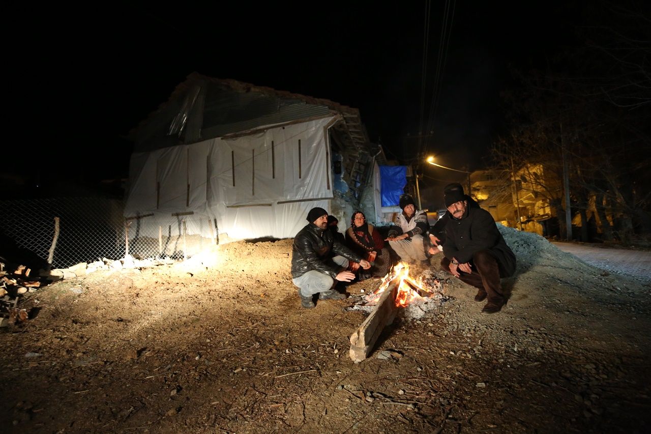 Deprem bölgesinden yürek yakan kareler... 11